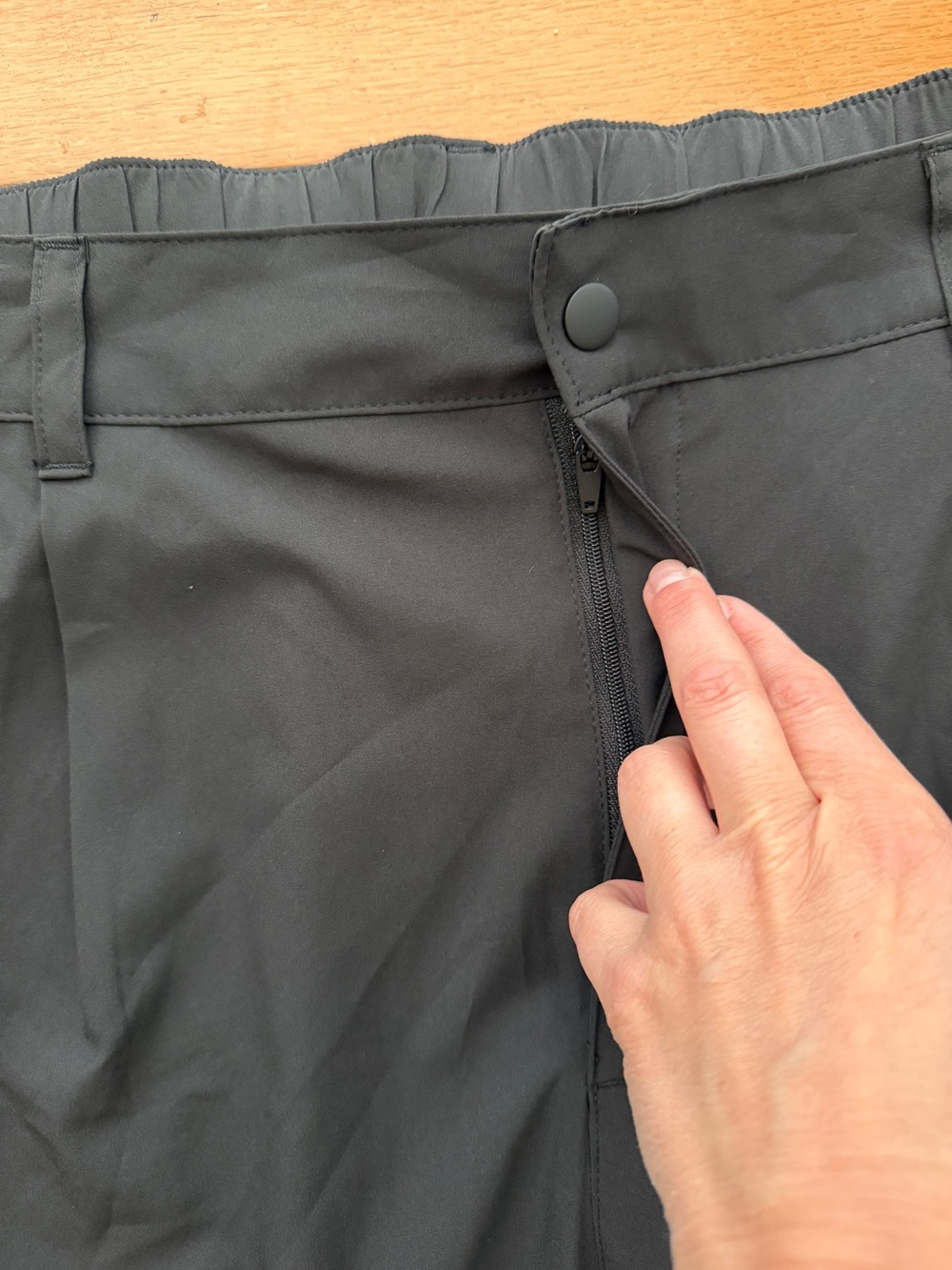NWT Gap Runaround Joggers Black Pants Size L GapFit - Picture 11 of 14